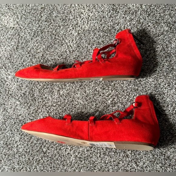 BCBGeneration Size 8.5 Red Suede Strappy Ballet Flats Back Zip NWT R $99 - Picture 5 of 11